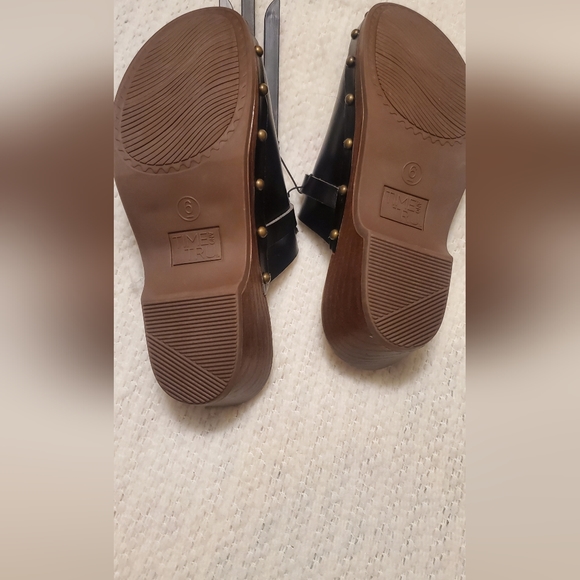 Slip on black NWT size 6 - Picture 2 of 3